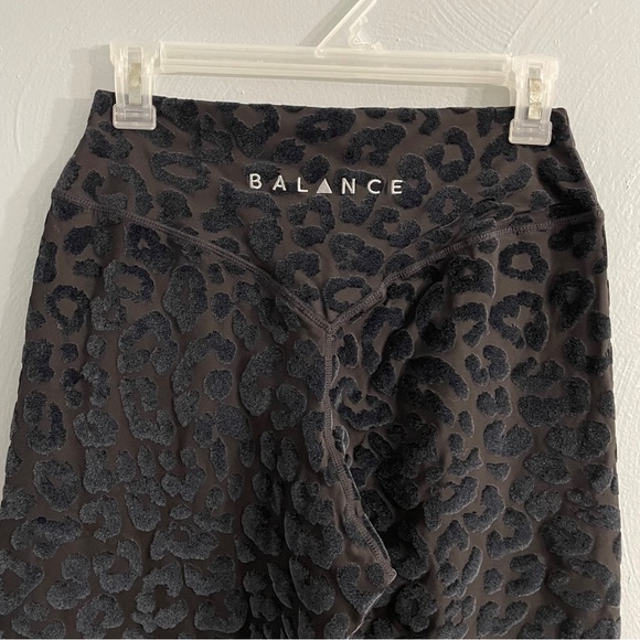 Vitality Balance Athletica animal Kingdom Lux Panther Velvet Legging 2 piece set - Picture 9 of 15